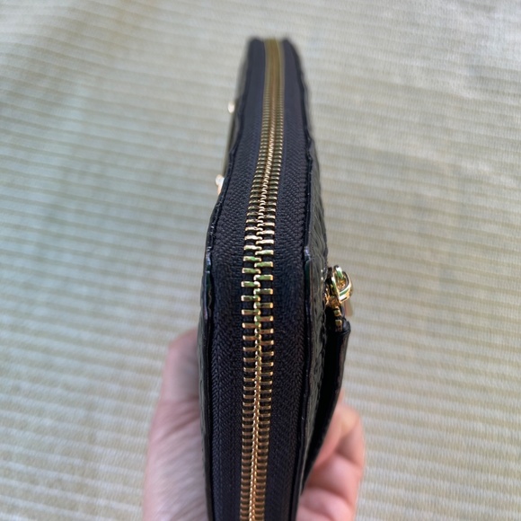 BRAHMIN Black Leather Wallet - Croc embossed. Gold zippers and Brahmin logo - Picture 7 of 13